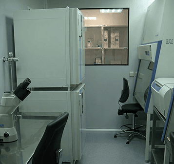 CliniMACS Prodigy® en la Sala de Producción de la Sala Blanca de Terapia Génica